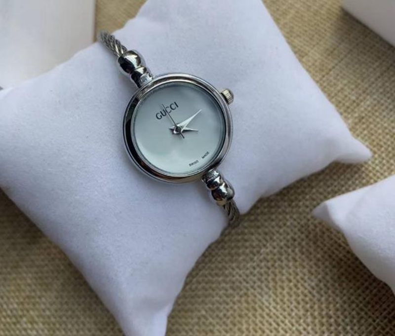 半額】 シルバー色 金属ベルト グレー文字盤 バングルウォッチ 腕時計 