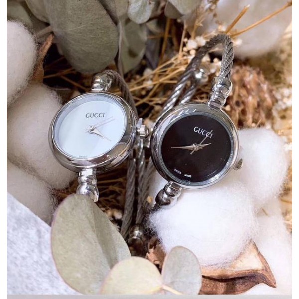GG 腕時計 ブランド バングルウォッチ  レディース 金属時計 シルバー 白黒文字盤 耐衝撃 ブレスレット コピー