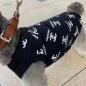 Chanel ペットウェア 猫服 ブランド ベスト ペット用品 犬用 シャネル ドッグウェア 春秋冬服 英字柄プリント ロゴ入り 可愛い 柔らかい ファッション 犬服 ペット服 犬用 お散歩 お出かけ 小中型犬服 春夏犬服 通気 人気 ブランド ドッグウェア おしゃれ 安価 黒色