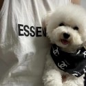 Chanel シャネル ペット用品 犬用 バンダナ 三角スカーフ かわいい ブラック ホワイト ココマーク付き おしゃれ 贅沢感 アクセサリー 猫 犬 飾り ボタン サイズ調整 お出かけ