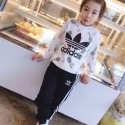 アディダスキッズ服 ボーイズ ジャージス 上下セット Adidas 子供スウェット スポーツウェア 2点セット パーカー パンツ ズボン セットアップ 長袖 運動着 シンプル おしゃれ ゆったり 韓国風 ガールズ 春 秋 冬 100 - 160CM 