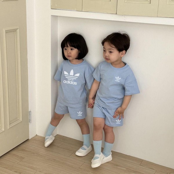 ハイブランドアディダス子供服 キッズ ルームウェア 上下セットアップ Adidasキッズスポーツウェア 男の子 女の子 半袖Ｔシャツ ハーフパンツ上下セットアップ2点 ジャージ 吸汗 夏服 速乾 通気 薄手90-150CM 