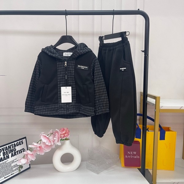 ブランドBalenciaga子供服 コート パンツセット バレンシアガボーイズジャージ 上下セット スウェット セットアップ フード付き パーカー ジップアップ ロングパンツ キッズ 2点セット 運動着 ゆったり リブ編み 90¬150cm 