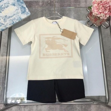 ブランドバーバリー子供服 男の子 Bur...