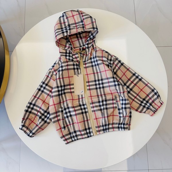 ブランドBurberry バーバリーウインドブレーカー キッズ 男の子 軽量 裏地付き 子供服 アウター ジャンパー ジュニア マウンテンパーカー 撥水 防風 防寒 日焼け止め 春秋 通園100-150cm