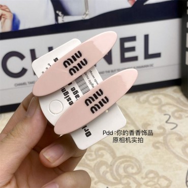 ミュウミュウ MiuMiuブランドヘアピ...