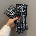 ブランドChanel ハリスツイードグローブ 可愛い シャネルツイード手袋 パール付き スマホ対応 レザー コンビ レディース 手袋 裏ボア ファッション