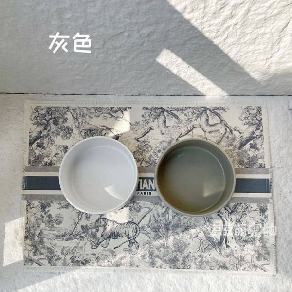 ハイブランド Dior ディオール ペット食事マット 餌マット 猫 犬 給餌マット 滑り止め 防水 防汚 丸めて収納 フード 給餌 食器 ボウル マット