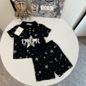 ブランド ディオールキッズ服 2点セット プリント柄 Dior子供半袖 ポロシャツ 短パン スポーティ 春夏 男の子 ボーイズ キッズ かわいい 伸縮性 上下セットアップ 韓国子供服パロディ 激安 90-150cm