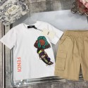 Fendi フェンディブランドフェンディ子供服 女の子 セットアップ 夏 fendi 半袖 ガールズ Tシャツ  90-160cm ショートパンツ 上下セット キッズ 夏服 子供 ジャージ 上下セット 女の子 普段着 カジュアル 韓国 お洒落 女の子 半袖スウェット セットアップ 通園 通学