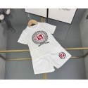ハイブランド フェンディ子供服 男の子 セットアップ 夏服 Fendi キッズ半袖Tシャツ ハーフパンツ 上下セット 子供 ジャージ 上下セット 男の子 カジュアル 韓国 お洒落 男の子 半袖スウェット セットアップ 90-160cm