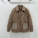 LOEWE ロエベ ブランド中綿コート レディース 冬 キルティングコート 軽量 きれいめ 中綿ジャケット 保温 無地 ショート丈 ノーカラー 春秋 暖かい ポケット付き 着痩せ かわいい 日常