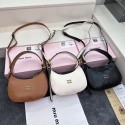 ブランドミュウミュウ三日月型 肩掛けバッグ  MiuMiuハーフムーンバッグ ショルダーバッグ 三日月型 小さめ PUレザー レディース