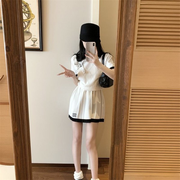 ミュウミュウ MiuMiuハイブランドブランドMiuMiuセットアップ レディース ミュウミュウ ニットトップス ニット半袖ｔシャツ S- XL トップス プリーツスカート 上下セット きれいめ 気質 少女感