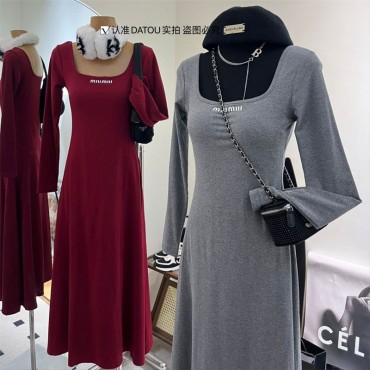 MIUMIUワンピース レディース ミュ...