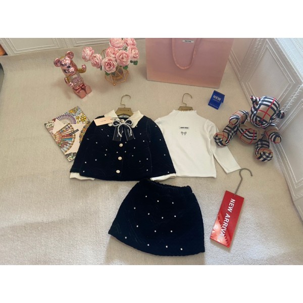 ハイブランド MiuMiuキッズ服 上下セット ミュウミュウ長袖ｔシャツ＋綿ジャケット＋スカート 洋服セットアップ 女の子 可愛く 90-140cm 蝶結び付き 厚手 通園・通学 普段着 春秋冬 