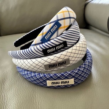 ミュウミュウ MiuMiuブランドカチュ...