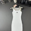 ブランドミュウミュウMiuMiu ロゴリボン肩紐ワンピース ノースリーブリブニットワンピース タイトスカート ミディ丈ドレス 黒/ホワイト 2色展開 大人可愛い  S¬XL 