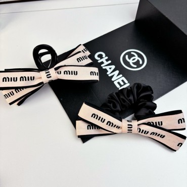 ミュウミュウ MiuMiuハイブランドヘ...