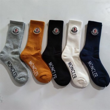 Moncler モンクレールハイブランド...