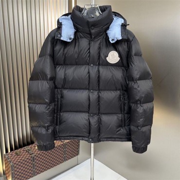 Moncler モンクレールブランドダウ...