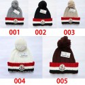 ハイブランドMoncler モンクレールハイブランドレディース 冬用ポンポンビーニー帽 暖かいフリース裏地付き 厚手 スラウチスノーニット スカルスキーキャップ