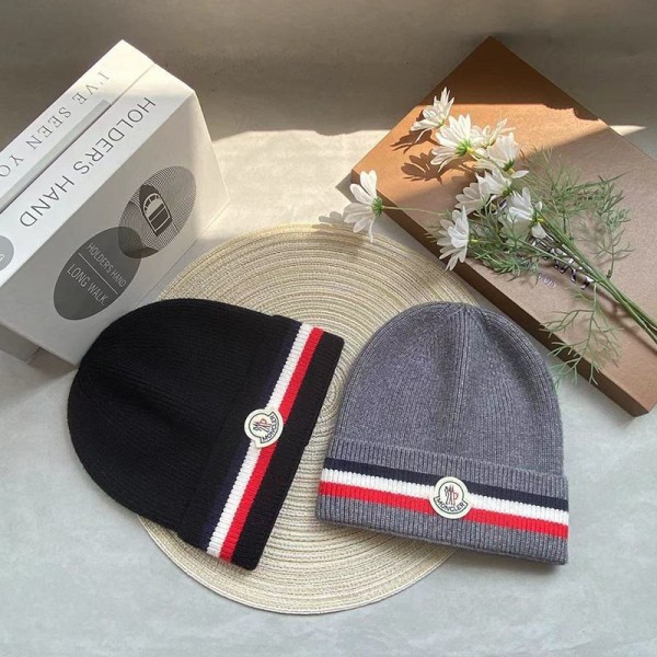 モンクレールニット帽 レディース 防寒 可愛く盛れ ブランド Moncler ニット帽子 帽子 厚手 ふわふわ 伸縮性 暖かい 柔らかい 肌に優しい 小顔見え 通気 シンプル 通勤・通学 運動会 自転車 ユニセックス