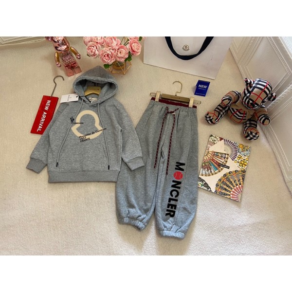 ブランド モンクレール子供服 セットアップ Moncler キッズジャージ 上下セット 2点 裏起毛 長袖 フード付き 厚手パーカー ポケット付き ロングパンツ カジュアル 春 秋 小学生 中学生 通園 通学 運動会 110-170CM 