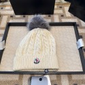 モンクレールニット帽 ハイブランド Moncler 防寒帽 ユニセックス ボンボン付き 冬用 保温 ニットキャップ 柔らかい素材 室外用 キッズ 白 防寒ビーニー