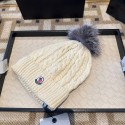 モンクレールニット帽 ハイブランド Moncler 防寒帽 ユニセックス ボンボン付き 冬用 保温 ニットキャップ 柔らかい素材 室外用 キッズ 白 防寒ビーニー