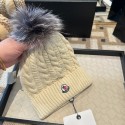 モンクレールニット帽 ハイブランド Moncler 防寒帽 ユニセックス ボンボン付き 冬用 保温 ニットキャップ 柔らかい素材 室外用 キッズ 白 防寒ビーニー