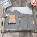 Moschino モスキーノ 子供服 ２点セット tシャツ 上下セット キッズ Tシャツ ショーツ 春夏 ブランド セットアップ 子供の服 かわいい トップス ハーフパンツ ゆったり スポーツウェア おしゃれ 人気 メンズ レディーズ 60 - 160cm