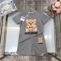 Moschino モスキーノ 子供服 ２点セット tシャツ 上下セット キッズ Tシャツ ショーツ 春夏 ブランド セットアップ 子供の服 かわいい トップス ハーフパンツ ゆったり スポーツウェア おしゃれ 人気 メンズ レディーズ 60 - 160cm