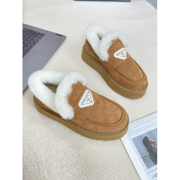 ブランドプラダモカシン かぶせファーデザイン Prada スエード ムートン モカシン シューズ レディース ムートンファー ファーローファー  225¬250cm  あったかい 冬 冬服 冬用 靴