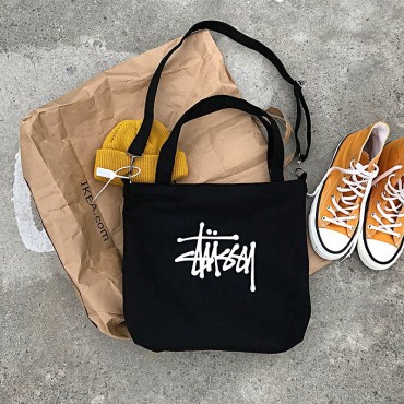 ステューシー斜めがけバッグ ショルダーバ...