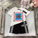 ヴェルサーチ 子供服 男の子 セットアップ 夏服 Versace 半袖 Tシャツ ハーフパンツ 半ズボン 上下セット 子供 ジャージ 上下セット 男の子 プリント柄 90 - 160cm カジュアル 韓国 お洒落 男の子