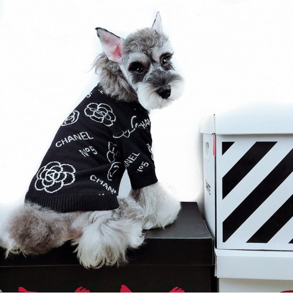 CHANEL ハイブランド シャネル ペット用品 犬服 セーター 猫の服 ドッグニット服 かわいい 犬のカーディガン 暖かい 秋冬向け カメリア柄 キレイ ペット服 スタイリッシュ 伸縮性高い 通気性強い S - 2XL