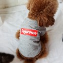 Supreme ペットウェア ドッグ用品 冬春向けのパーカー シュプリーム 犬用スウェットシャツ 裏起毛 暖かい フード付き 刺繍ロゴ入れ ファッション 高品質 ネコのトレーナーシャツ かわいい S - 2XL