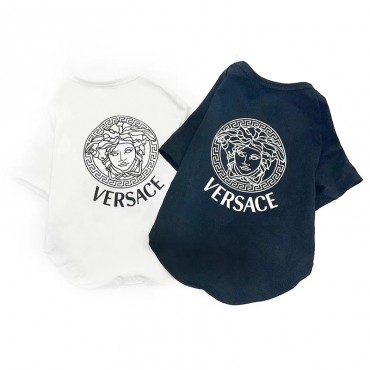 ブランド ヴェルサーチ ペット用品 versace 犬 服 Tシャツ 春夏 定番ロゴ柄tシャツ 心地よい 柔らかい 綿製 猫服 トップス おしゃれ 可愛い 脱毛保護 ひんやり ドッグウェア 洋服 お散歩 2色選択可能 小中型ペット S~2XL