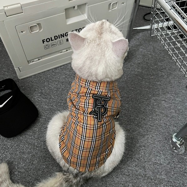  burberry 犬服 tシャツ バーバリー ブランド 猫 ペット洋服 シャツ わんちゃんウェア かわいい ペット服 Bロゴマーク 定番チェック柄 おしゃれ 両足 T-シャツ 半袖 猫服 中小大型ペット かっこいい 脱毛保護