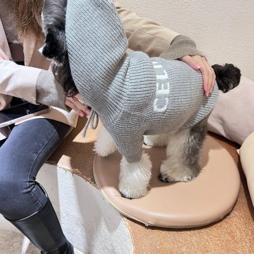 Celine ブランド ペットセーター ペット服 冬 セリーヌ 犬ニットパーカー フード付き 韓国 かわいいセーター 秋と冬春の子犬ニットセーター 猫の柔らかいセーター 保温 防寒 お散歩お出かけ 暖か 防寒コート S~2XL