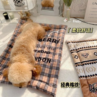 バーバリー ペット用品 ブランド ペットベッド 犬用マット Burberry ベッドパッド クッション 猫のマット リバーシブル 小中型ペット 洗える 柔らかい 滑り止め 掃除しやすい 四季対応 ふわふわ 激安 S M L