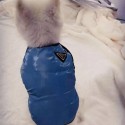 ブランド プラダ ペット 犬服 中綿ベスト 秋冬 PRADA 猫 中綿コート 暖か 中綿ジャケット 防寒アウター かわいい 高品質 ボタン式 ネコウェア 着脱簡単 ファッション感溢れ ふわふわ 個性デザイン 中小型ペット XS~XL(色がランダム出荷)