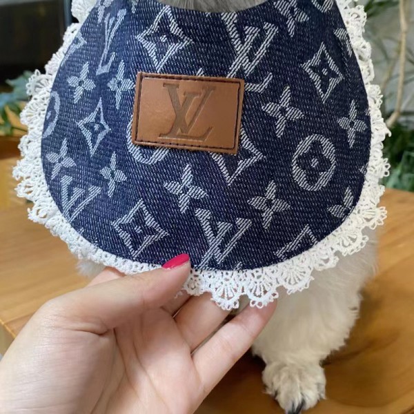 Lv ルイヴィトン 犬 猫 涎掛け ブランドパロディ 犬用よだれかけスカーフ GGペットグッズ 春夏Ｍ 高品質のペット用三角スカーフ かわいいの小型ペット用バンダナ サイズ調整