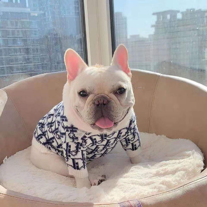 ルイヴィトン犬用　ブルドッグ　犬　洋服　ブランド偽物　韓国 犬服 パロディスーパーコピー ペット用品