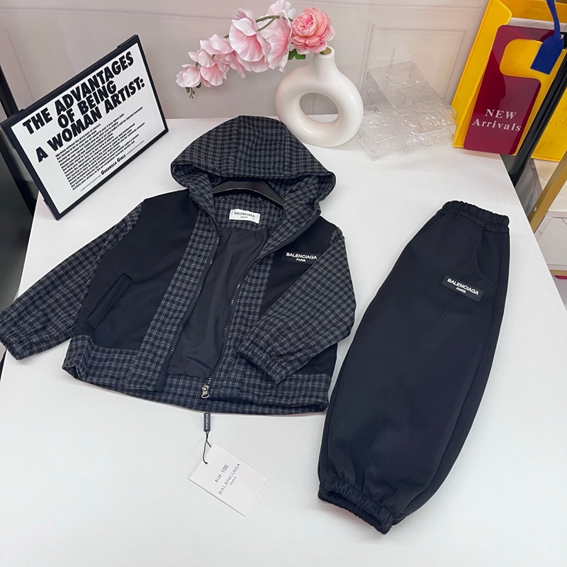 Balenciagaキッズ服 コート パンツセット