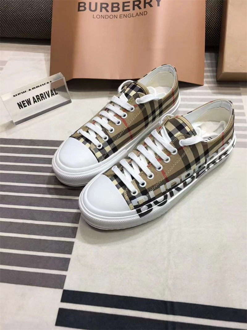 Burberry スニーカー カジュアルシューズ メンズ バーバリー