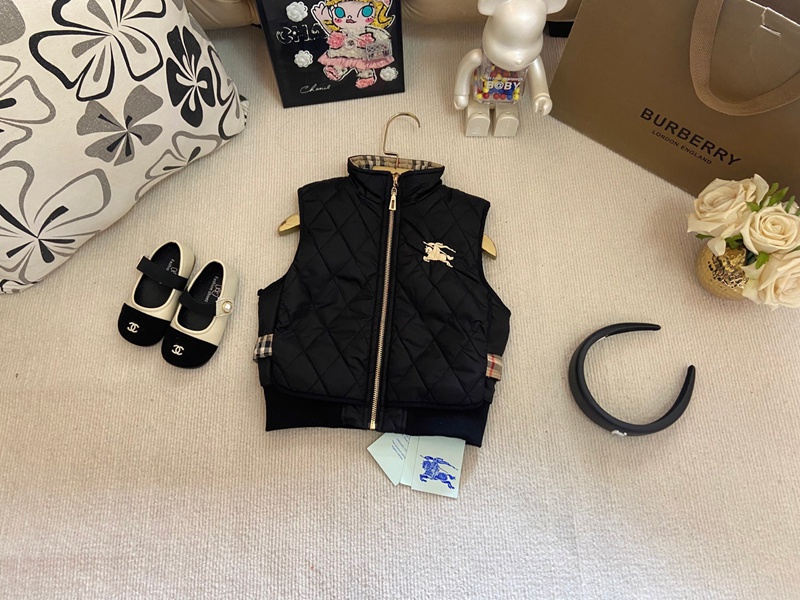Burberry キッズリバーシブルベスト