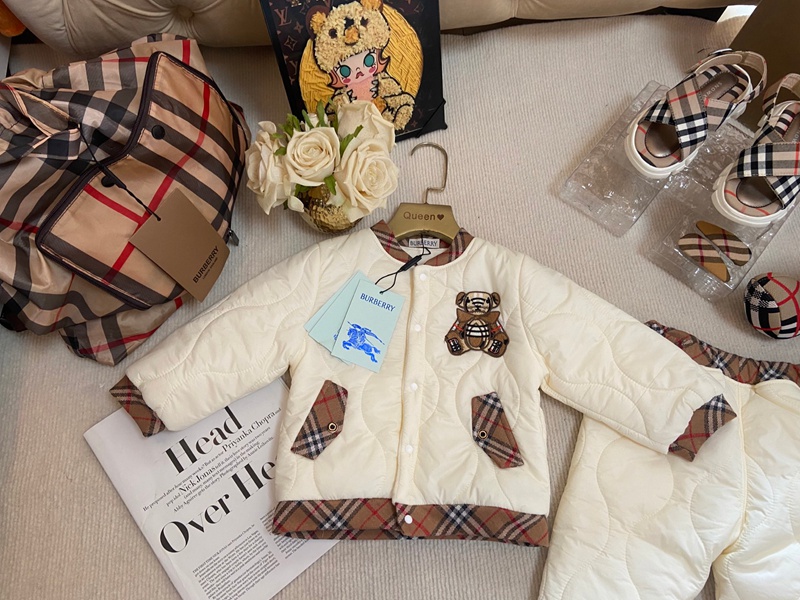 バーバリーブランドベビー中綿ジャケット