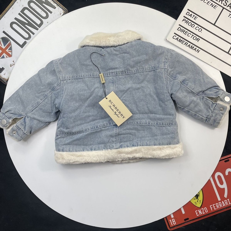 ブランドBurberry 子供ボアジャケット